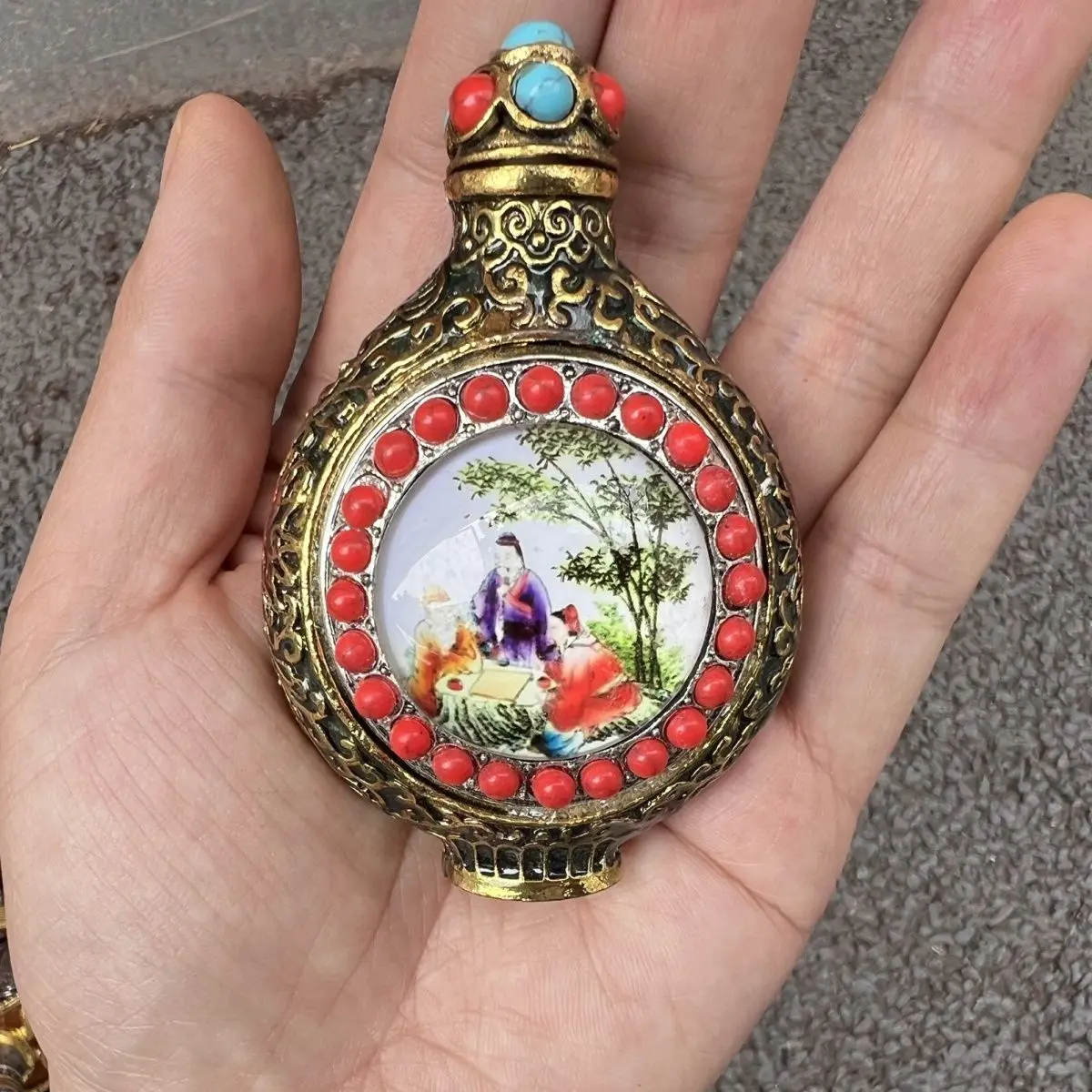 Tibetan snuff bottle inlaid with retro double-sided cigarette set with luminous inner painting bottle