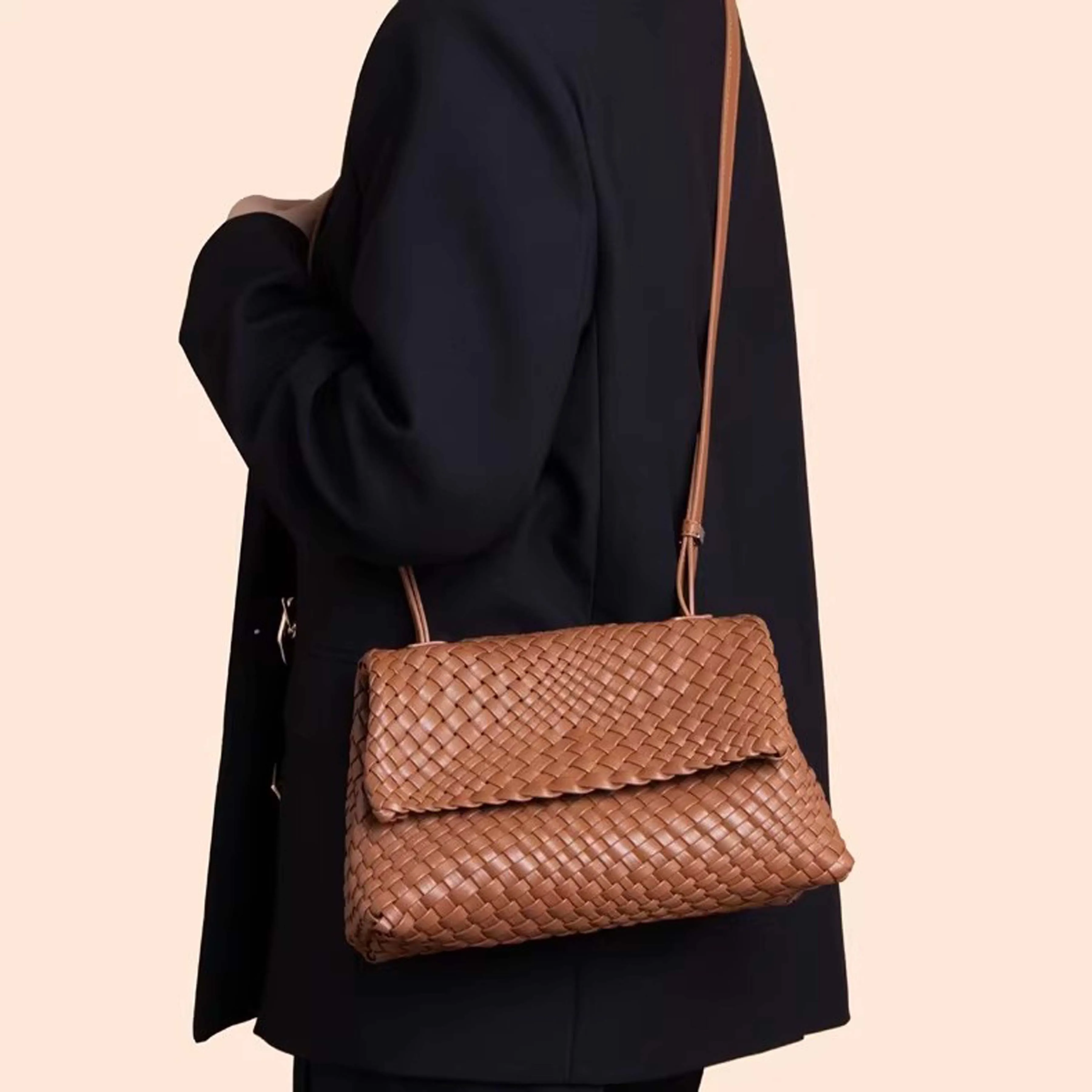 

Summer Luxury Handmade Woven Women's Bag with a High-End Feel, Versatile Artistic Shoulder Flap Bag, Fashionable Commuter Underarm Bag