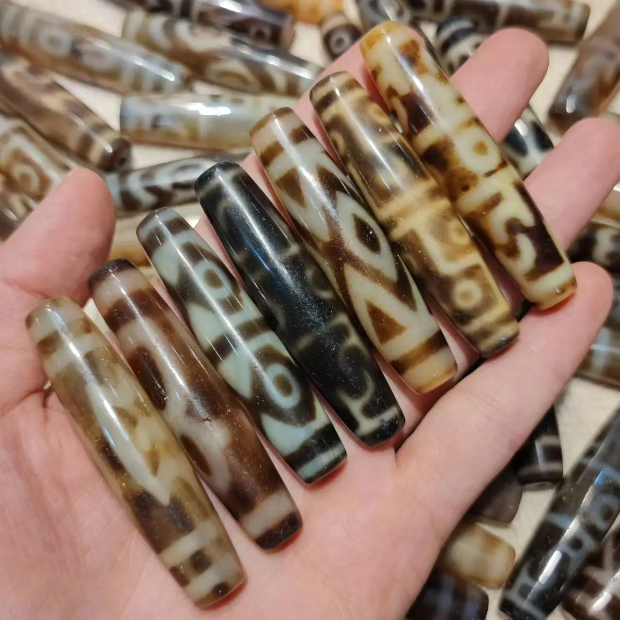 

100 pcs/lot natural multi-pattern agate dzi wholesale Yellow teeth Weathering lines Large size DIY collarbone necklace pendant