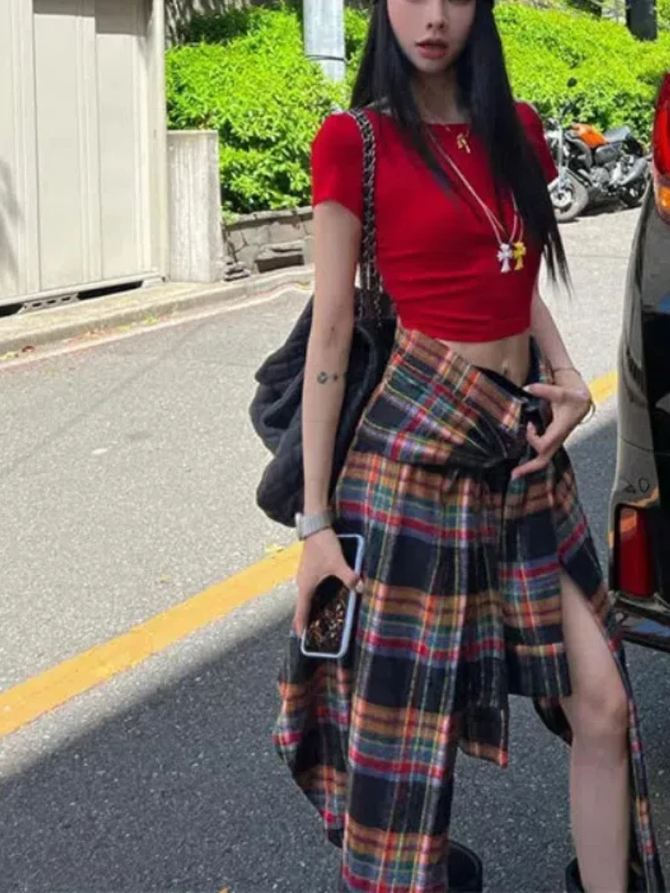 

Женский комплект из двух предметов, красный укороченный топ и клетчатая юбка, уличная одежда с высокой талией Y2K, повседневная облегающая летняя одежда с короткими рукавами, новинка 2023 года