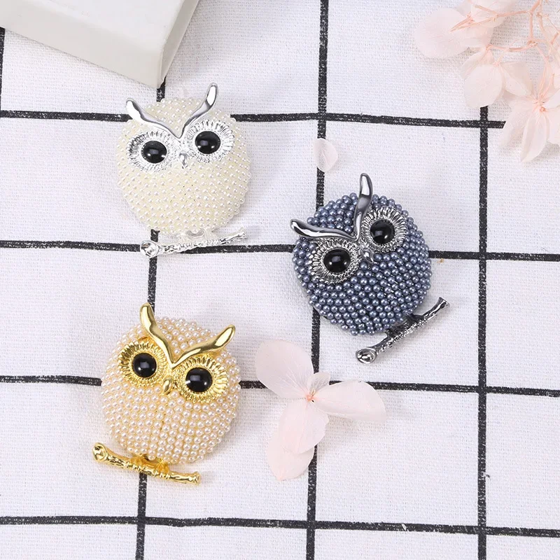 Dmari Tiny Pearls Women Brooch 3 Color Lapel Pin Cartoon Bird Owl Cute Badge Office Party Accessories For Women Luxury Jewelry