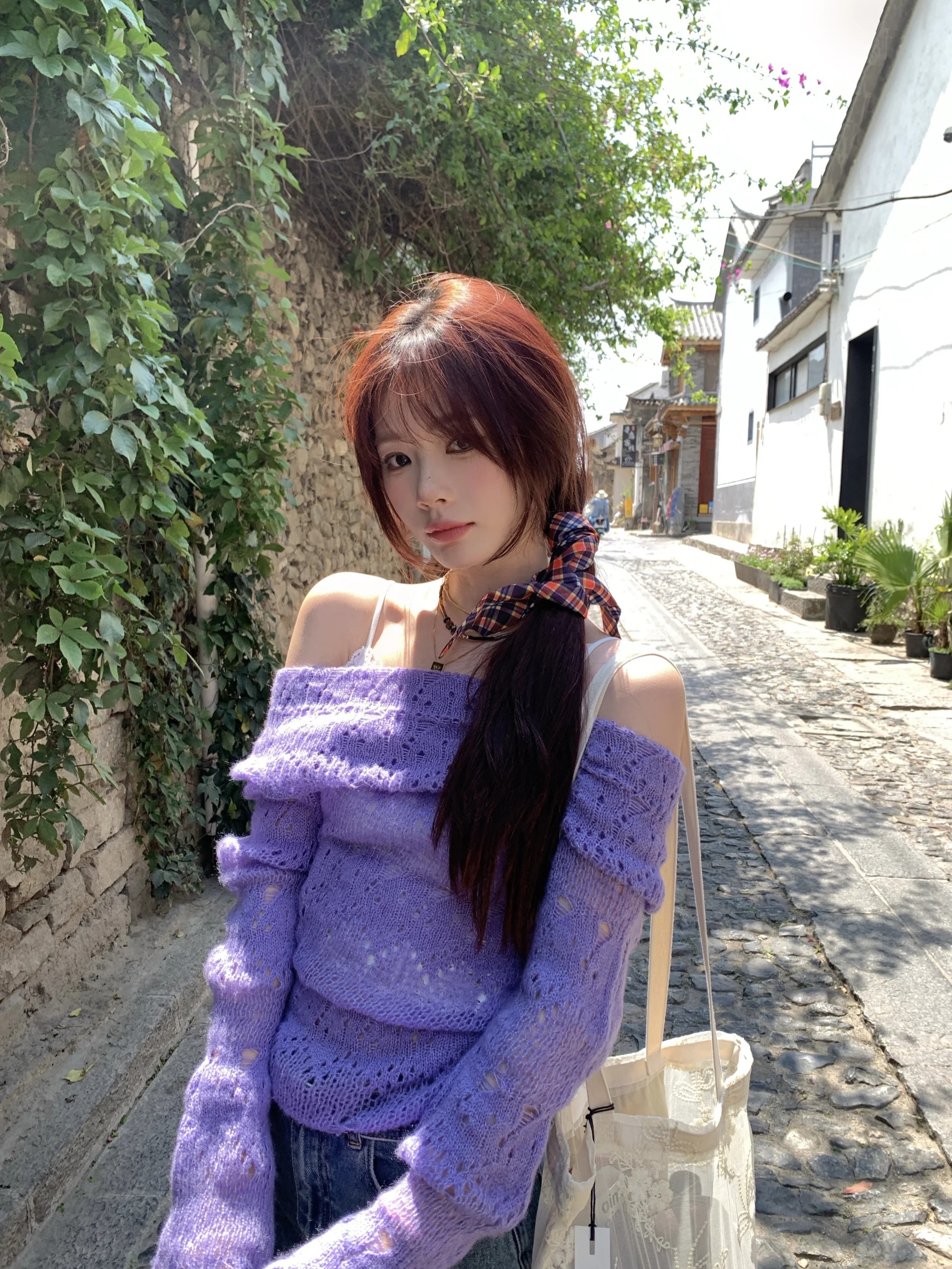 

Ажурный вязаный свитер на одно плечо Areinin, фиолетовый, с вырезами, белый, для женщин, модный, для повседневной носки, из полиэстера.