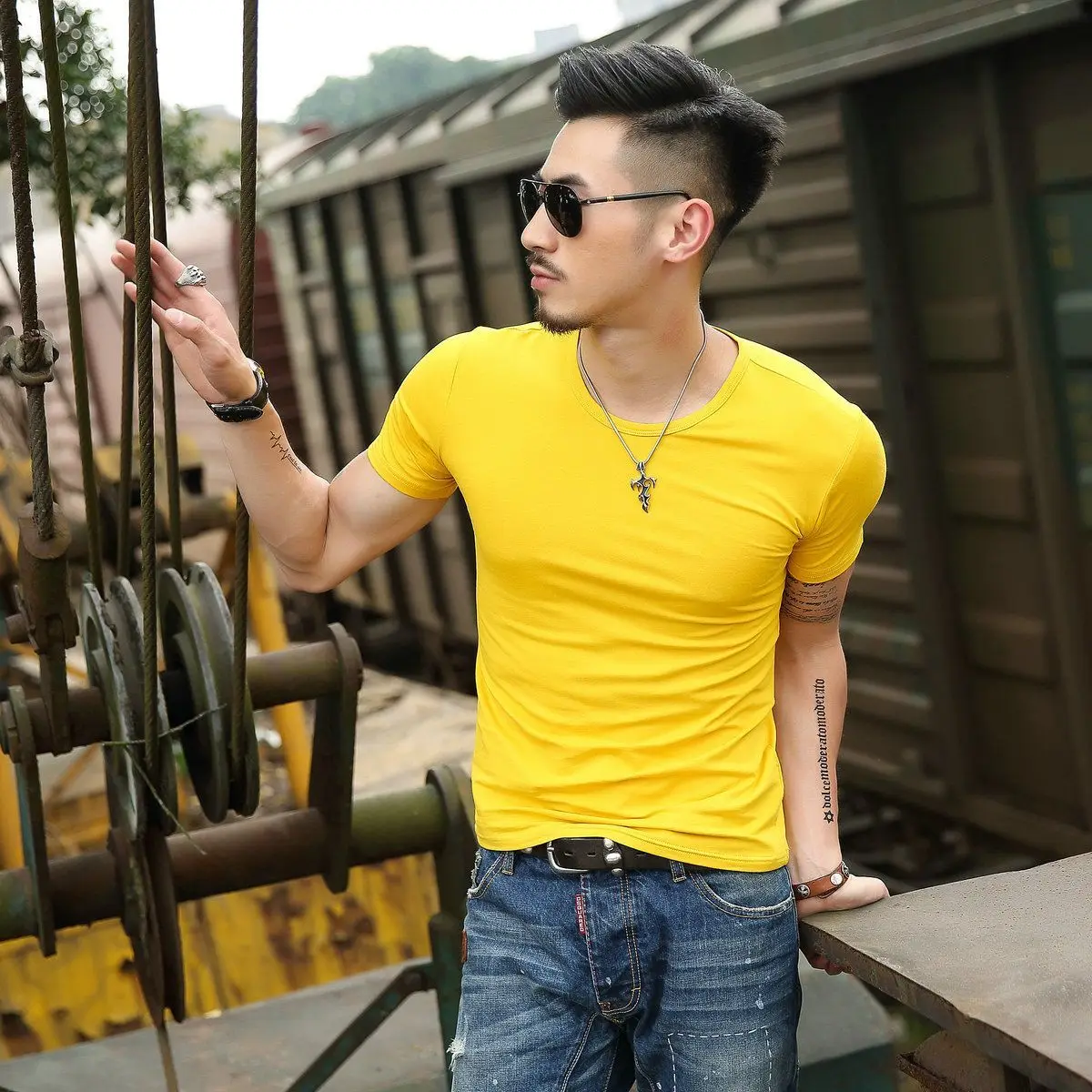Original Comfortable Fit Army Green High stretch Smooth Fitness Sports Tee Men\'s T-Shirt with Short Sleeves Slim-Fit Base Shirt