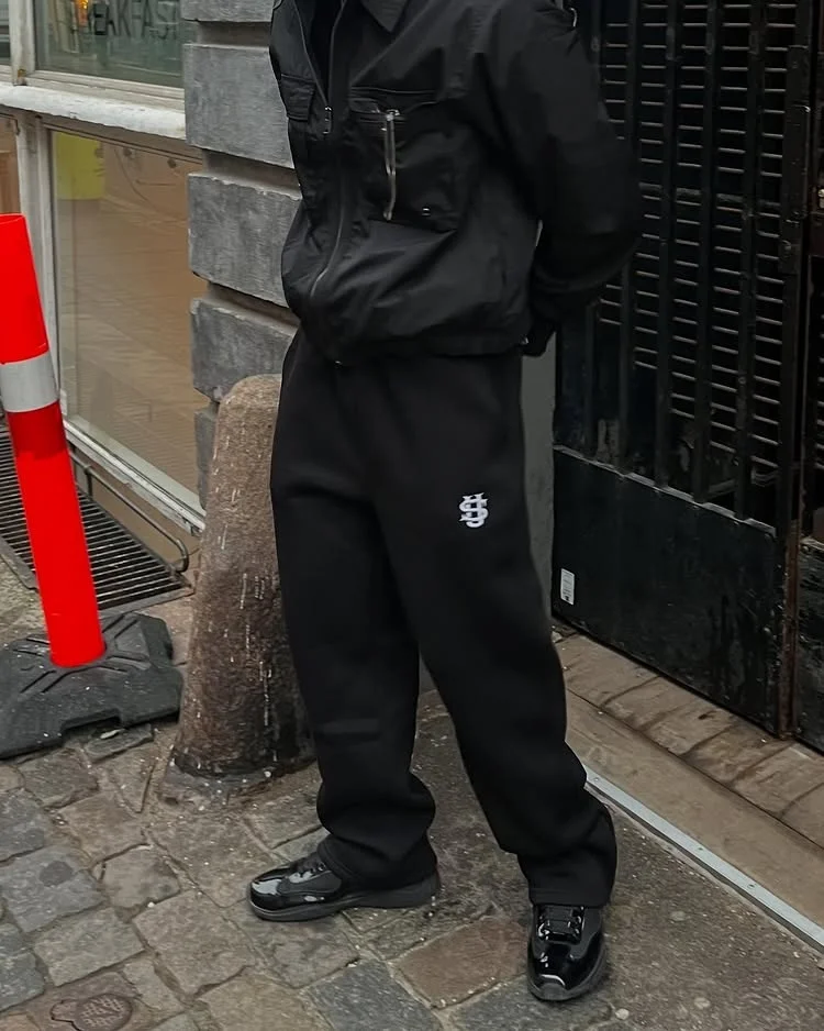 

SUVENE Men Women Vintage Sweatpants Y2K Clothes Daily Basics Gothic Letter Embroidery Baggy Sweatpants Casual Joggers Trousers