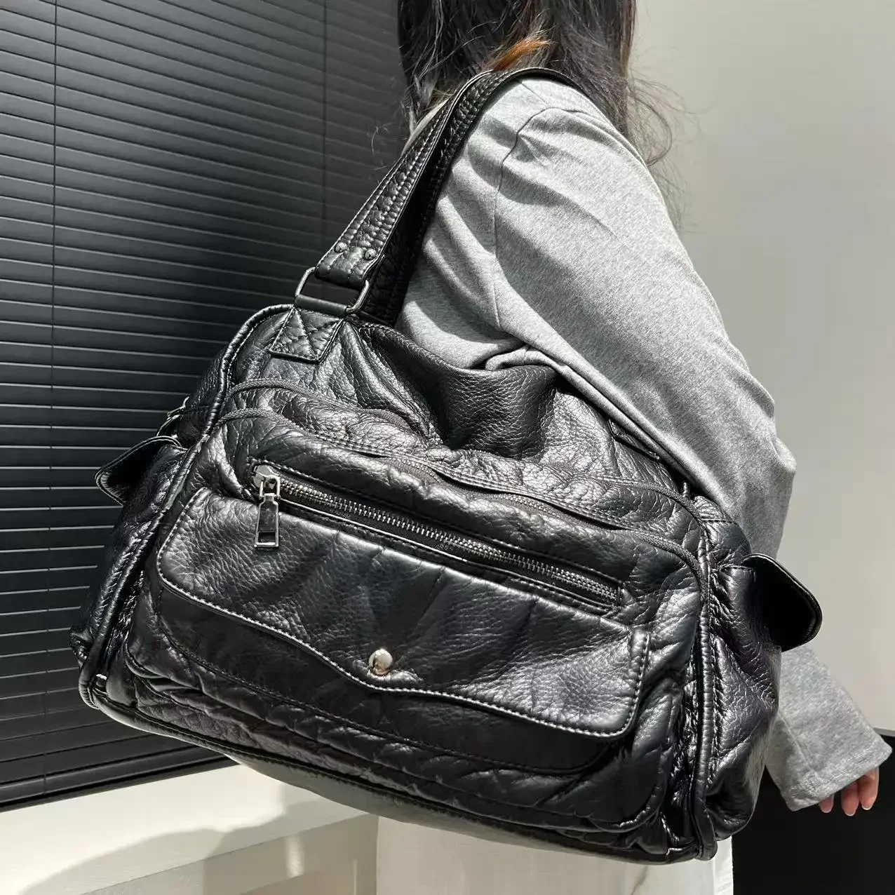 Ladies' fashionable hot girl vintage tote bag with large capacity Y2K washed vegan leather single shoulder crossbody bag