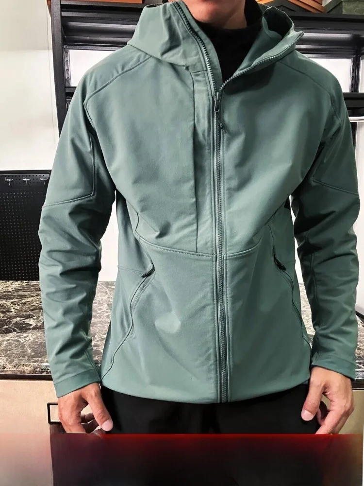 

Men's Outdoor Lightweight Breathable Water-Resistant Soft Jacket Spring Autumn Standard Fit Hooded Windproof Coat