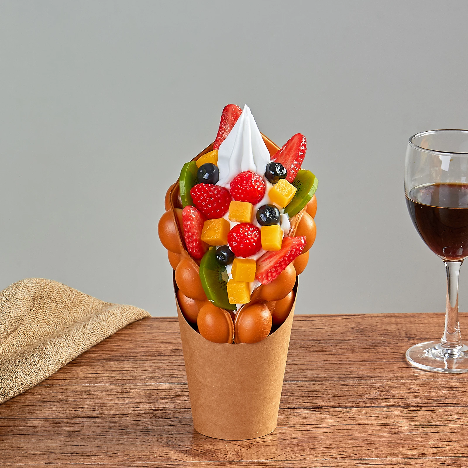 Simulierte Eiscreme-Frucht-Schokoladen-Ei-Waffel – verschiedene Geschmacksrichtungen, künstliches Dessert, Osterdekoration, Party-Foto-Requisite – Detail 10
