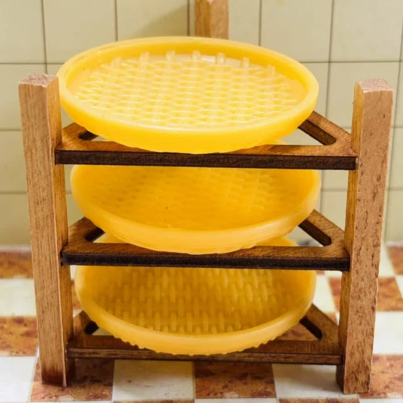 1 set casa delle bambole in miniatura multistrato triangolo di asciugatura scaffale di stoccaggio scaffale di stoccaggio degli alimenti decorazione della scena accessori della casa delle bambole