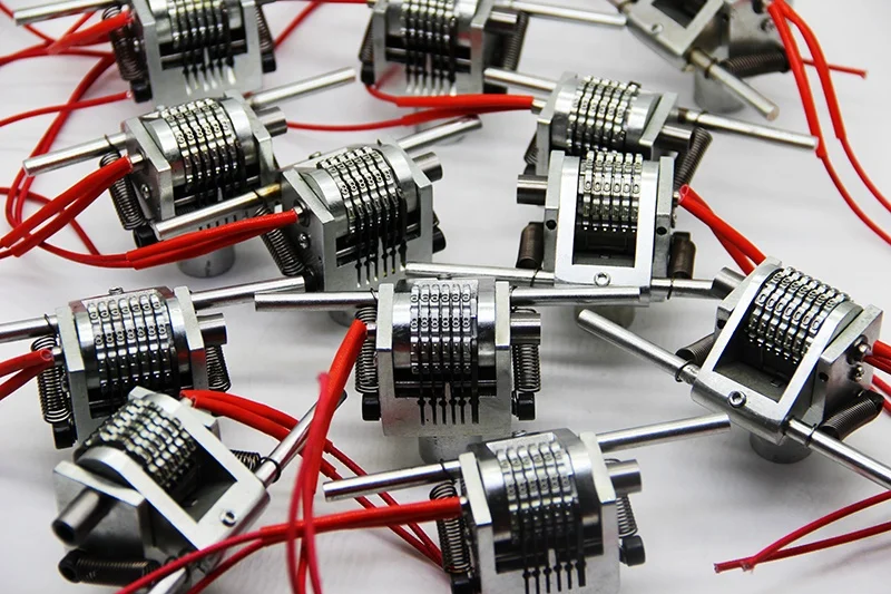 Machine de numérotation d'estampage à chaud pour l'impression de numéros sur plastique