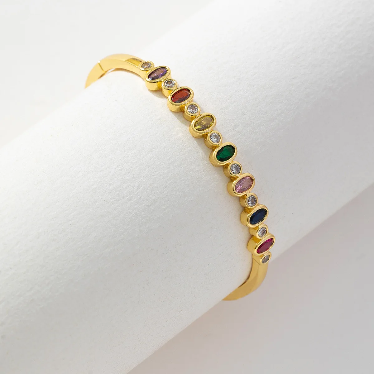 New fashion niche design gold-plated colored zircon women's simple and versatile geometric bracelet