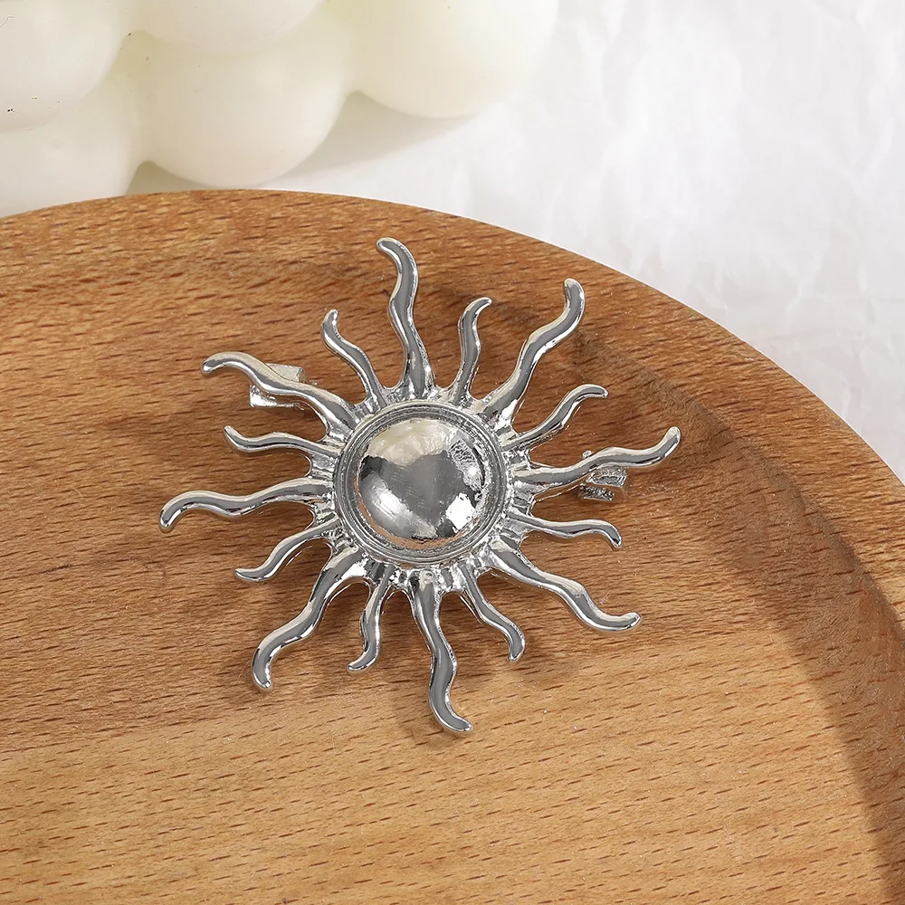 Fashion Sun Mental Retro Women Brooch Pin Sunflower Accessories Jewelry For Lady Gold Color Brooches Pins Vintage Clothing Gift