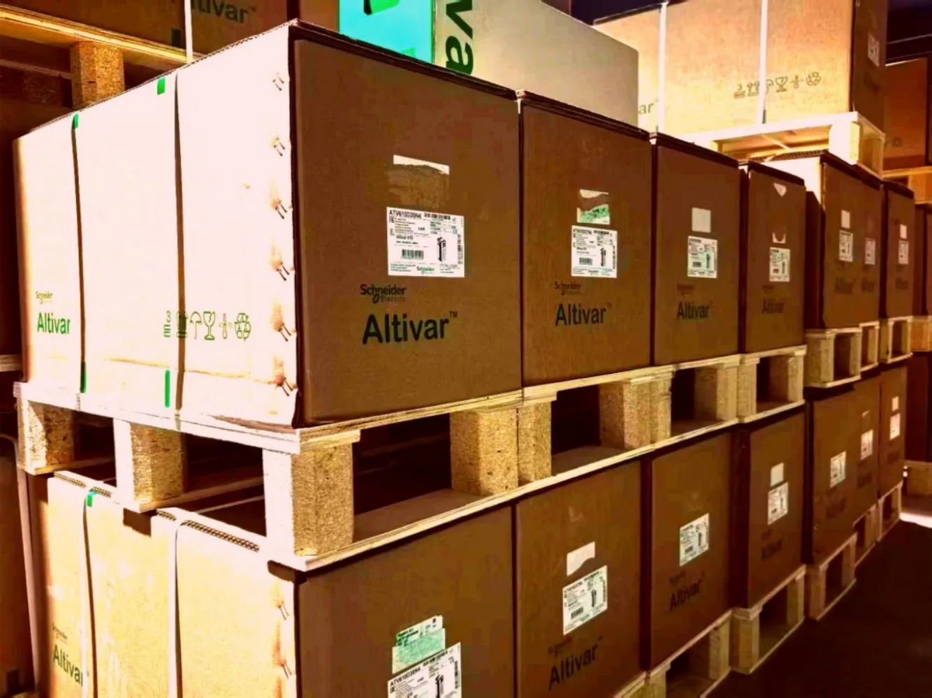 ATV340D15N4 ATV340D18N4 ATV340D22N4 ATV340U07N4E ATV340U15N4E ATV340U22N4E ATV340U30N4E ATV340 سلسلة محول التردد