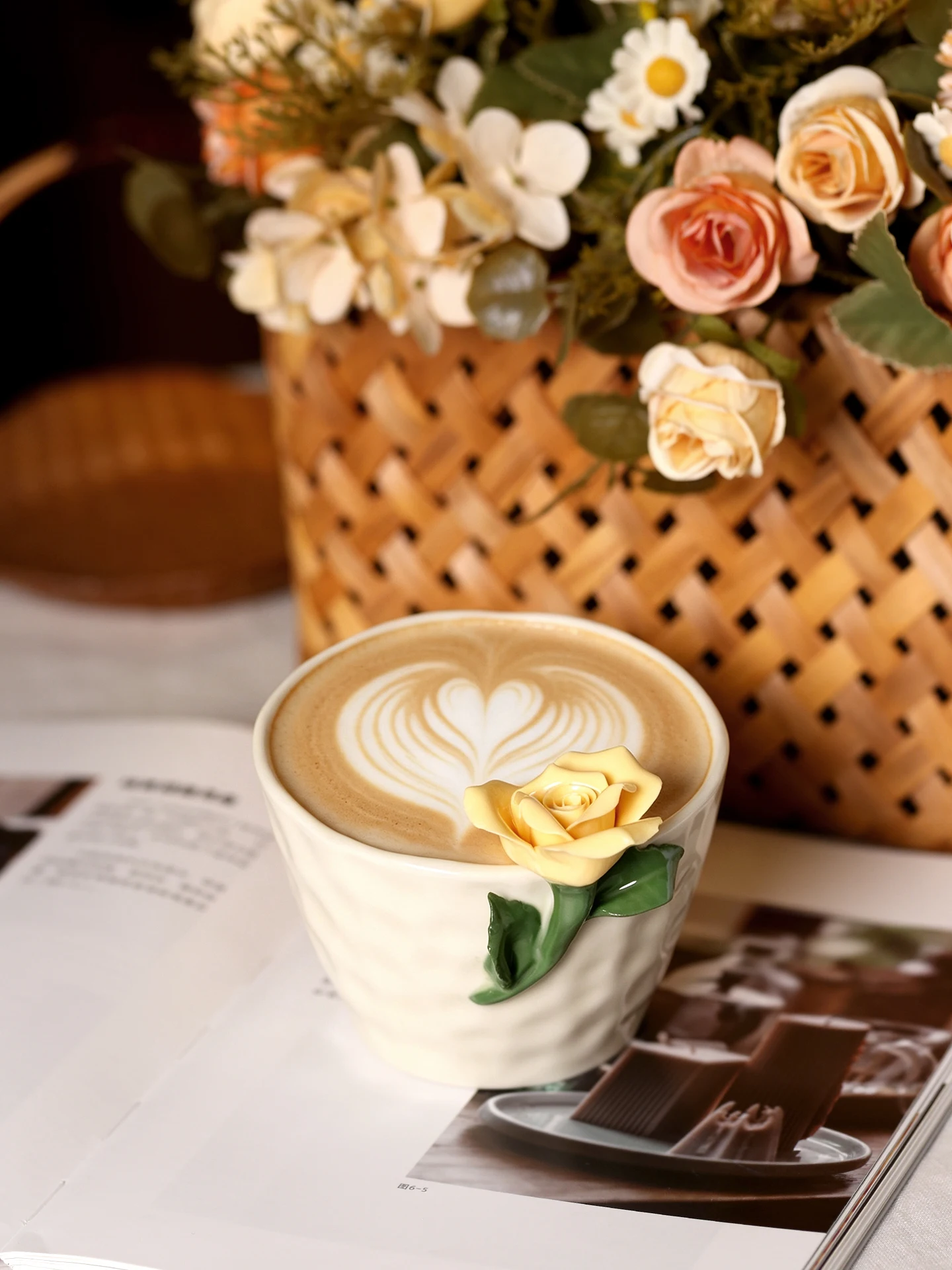 Handmade Ceramic Rose Flower Mugs Simple Design Moving Gift New Marriage Couple Ceramic Cup Traditional Handcraft Flower Mugs