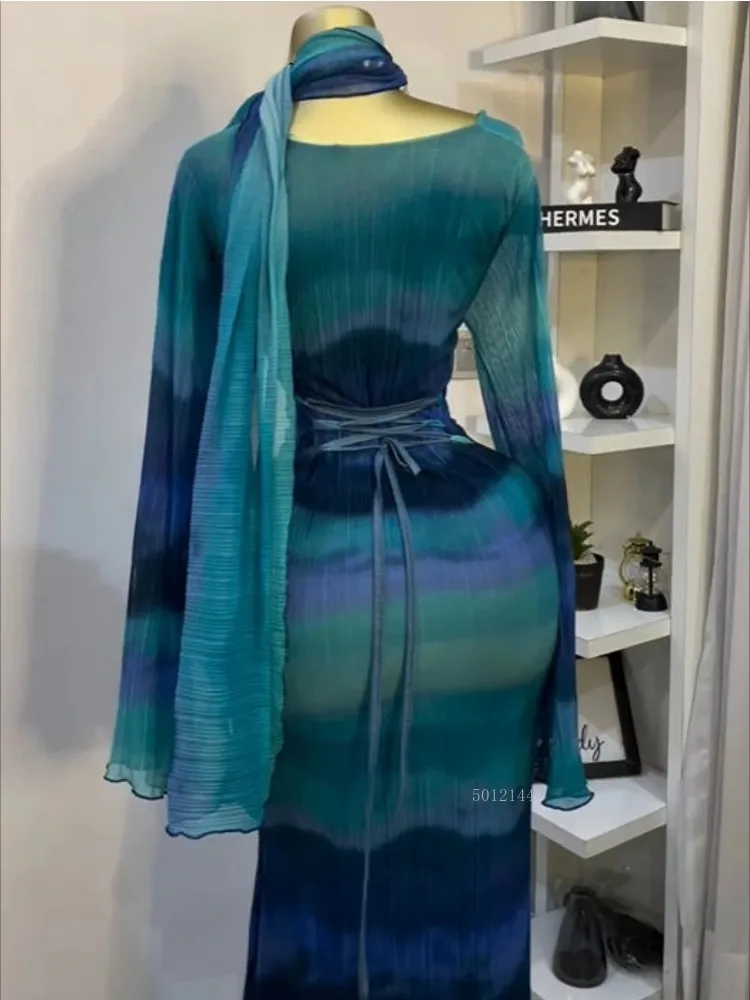 2026年 レディース タイダイ柄 レースアップ バック スカーフ付き ボディコン ミディ丈 長袖 プリーツ マキシ丈ワンピース パーティー 教育 休暇 ロングドレス