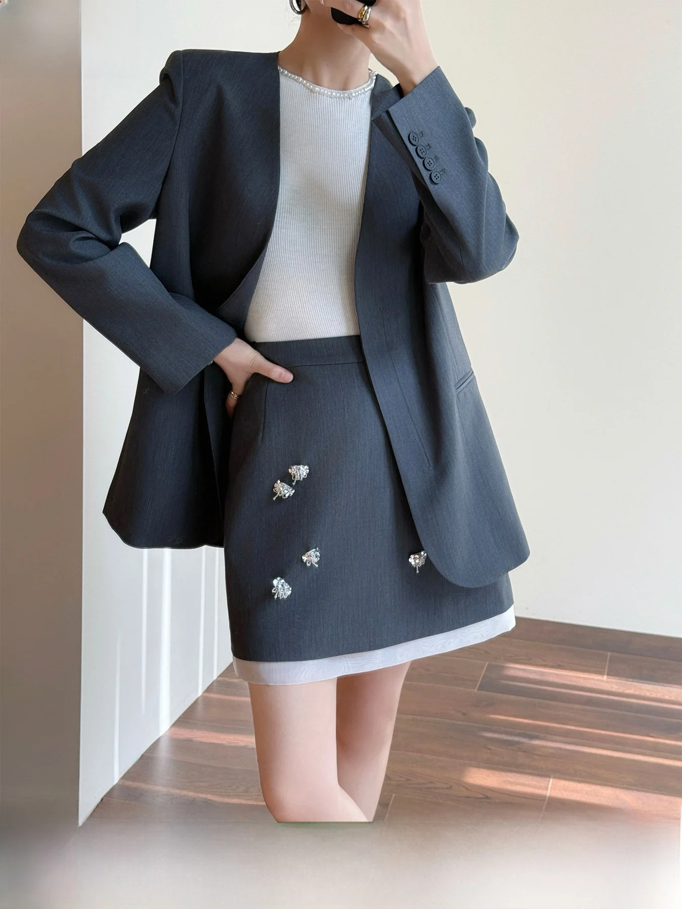 

Tasyavan Minimalist Sleeveless Draped Mixed ROW No Collar Suit Handmade 3D Petal Beaded Patchwork Half Skirt Fashion Set for ...