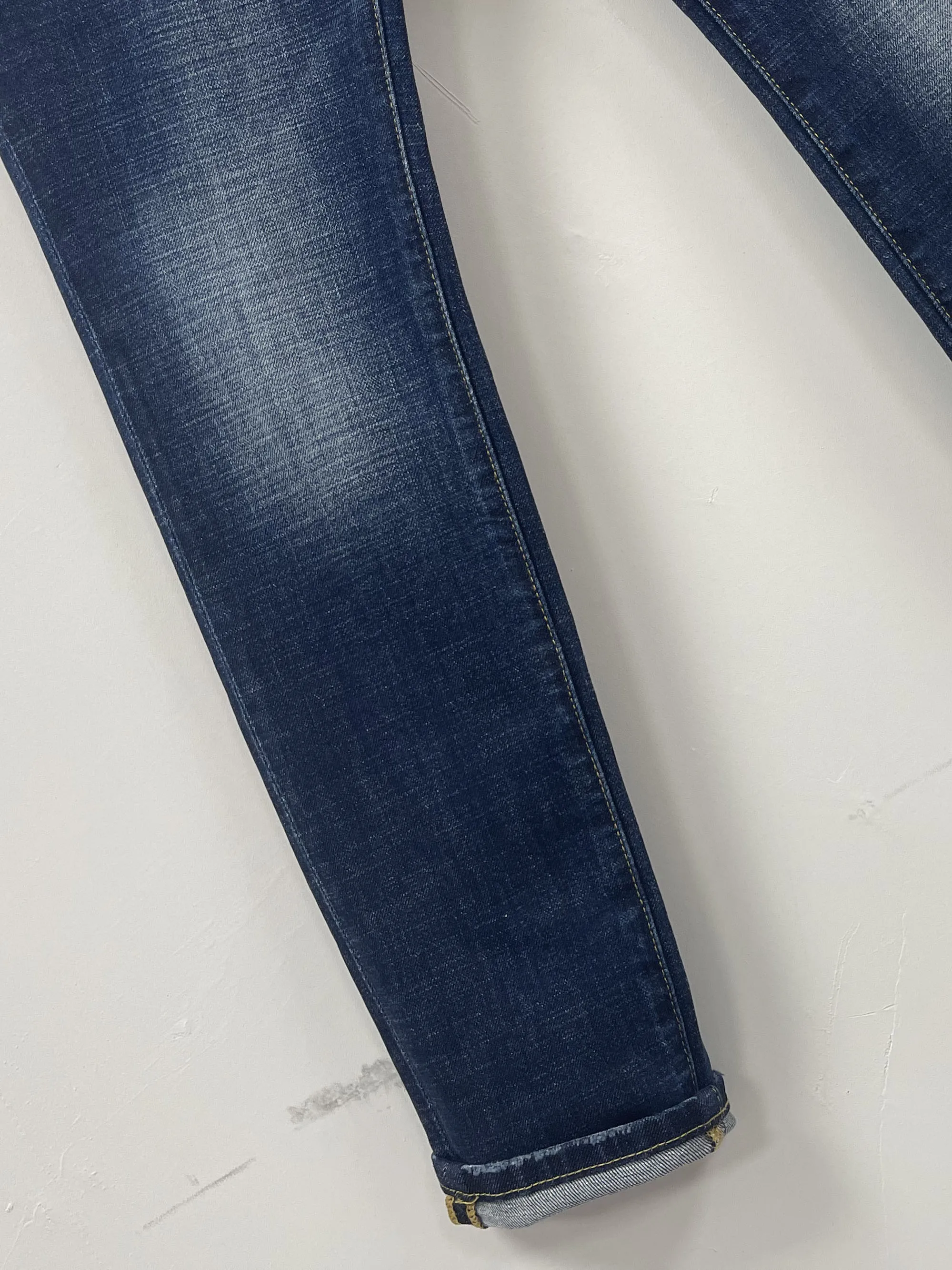 2024 Spring and Autumn New Water Wash Worn Hole Black Micro Elastic Embroidered Logo Emblem Straight Barrel D2 Jeans for Men