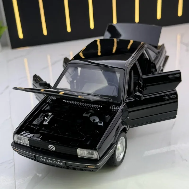 Simulazione 1:24 Volkswagen Santana modello di auto retrò con suono e luce Pull Back Collectvie Diecast Toy Car decorazione della casa