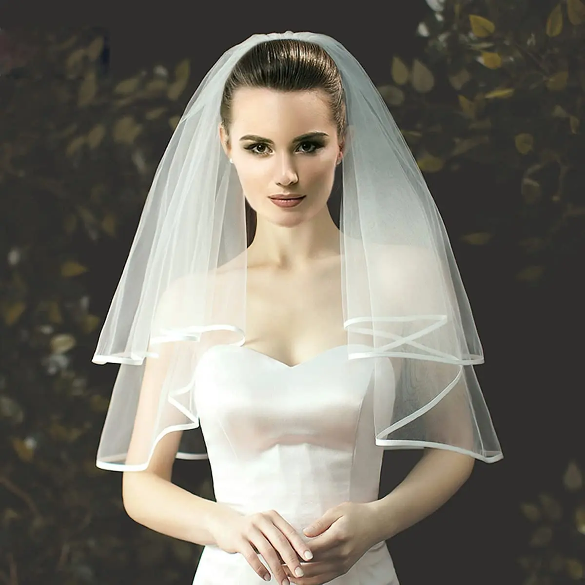 Voiles de mariage en tulle blanc pour femmes, bord de ruban court avec peigne pour les mariées, costume de fête d'enterrement de vie de jeune fille