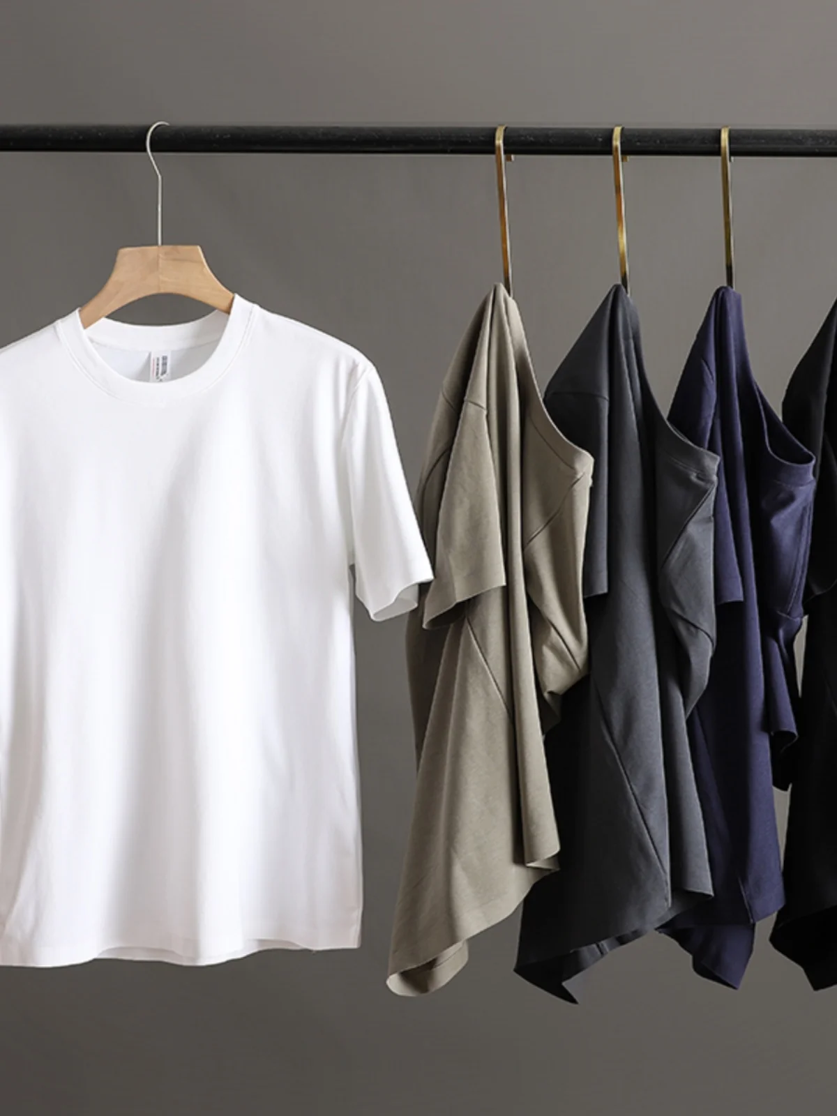 Heavy Recommendation! Liquid Ammonia Fabric! Men's Summer Thin Ice Silk Seamless Breathable round Neck Short Sleeve T-Shirt
