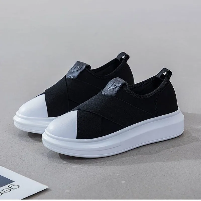 Genuine Leather Thick Soled Shallow Mouthed Skateboard Shoes with Breathable and Comfortable Mesh Fabric for Casual Wear