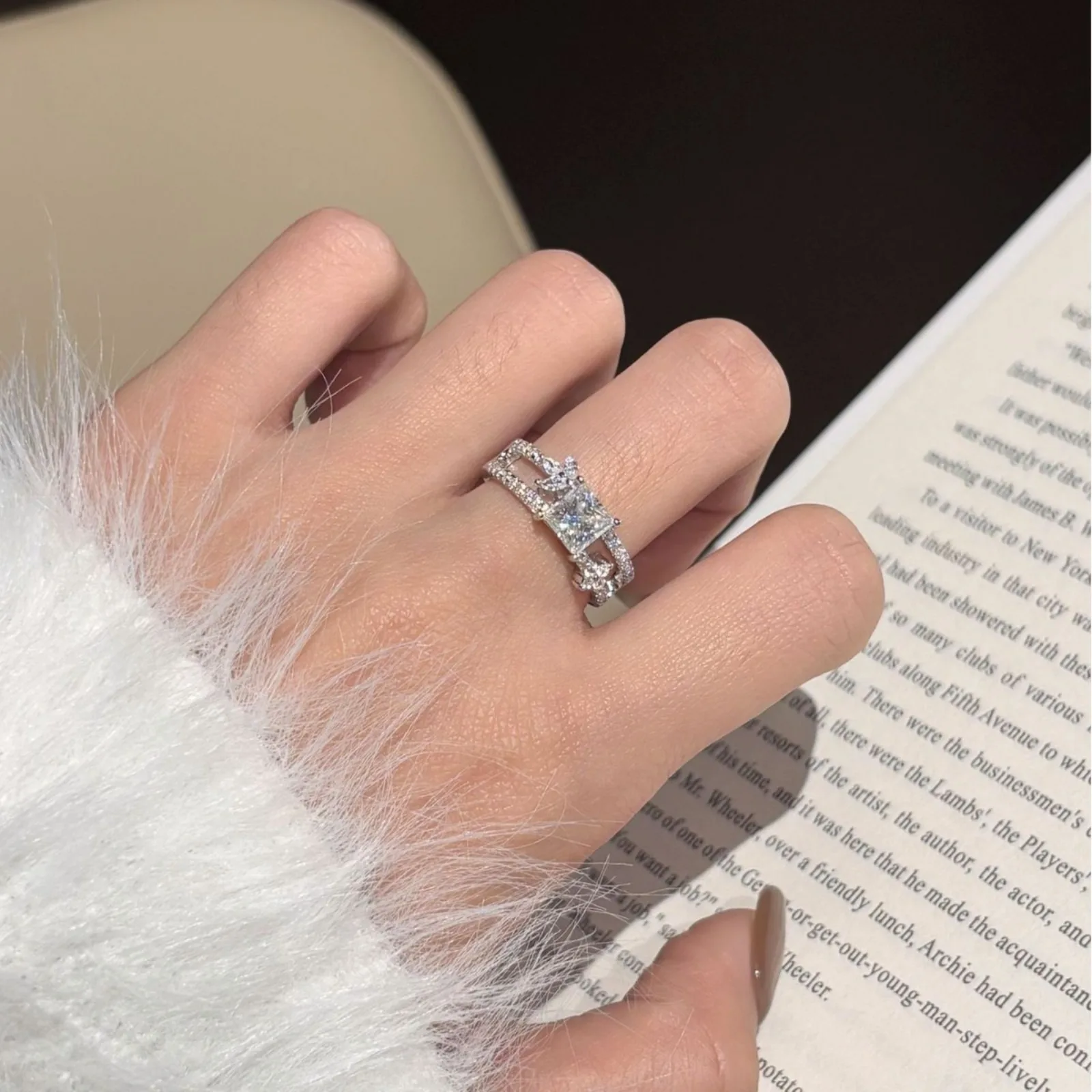 MUSHAN Luxury 925 Sterling Silver Jewelry ouble Color Moissanite Ring Light Luxury Temperament Fashion Versatile Style Jewelry
