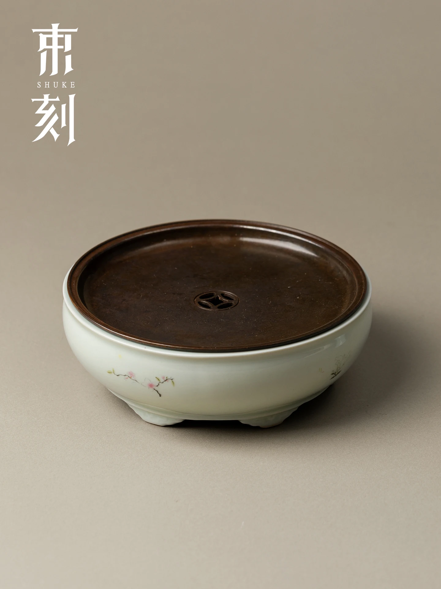 

Hand-Painted Ancient Blue Ceramic Water Pot with Copper Filter Small Floral Design Tea Ceremony Drainage Tray Dry Foam Pad