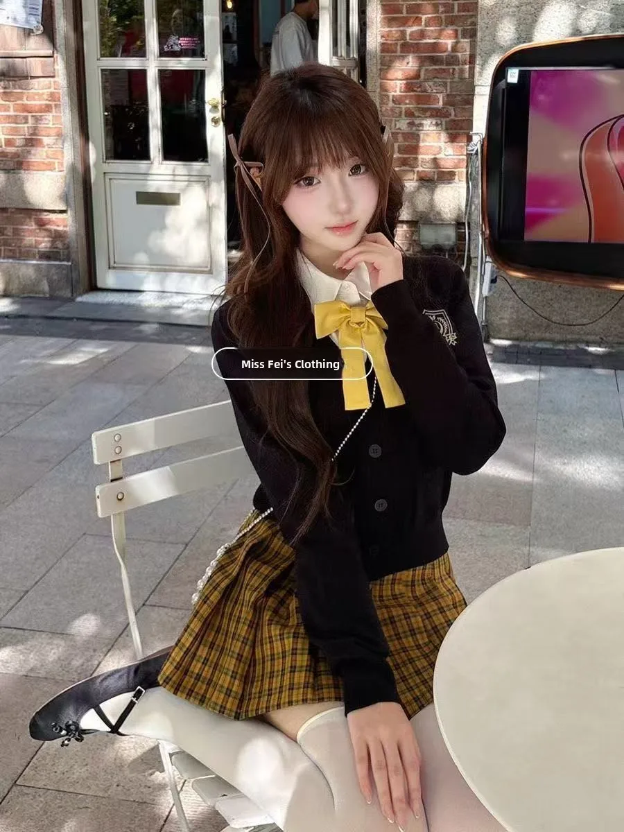 

Оригинальный дизайн: комплект из вязаного свитера с длинным рукавом и юбки в стиле JK, осенне-зимний, модный, в университетском стиле, для женщин.