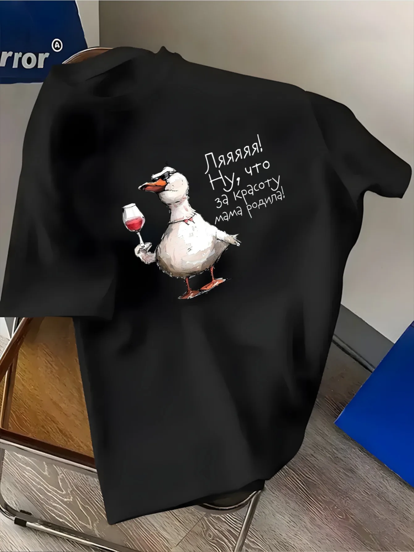 Funny Duck Drinking Wine T-Shirt Elegant Goose Graphic Tee Humorous Animal Print Summer Casual Round Neck Top for Men Women