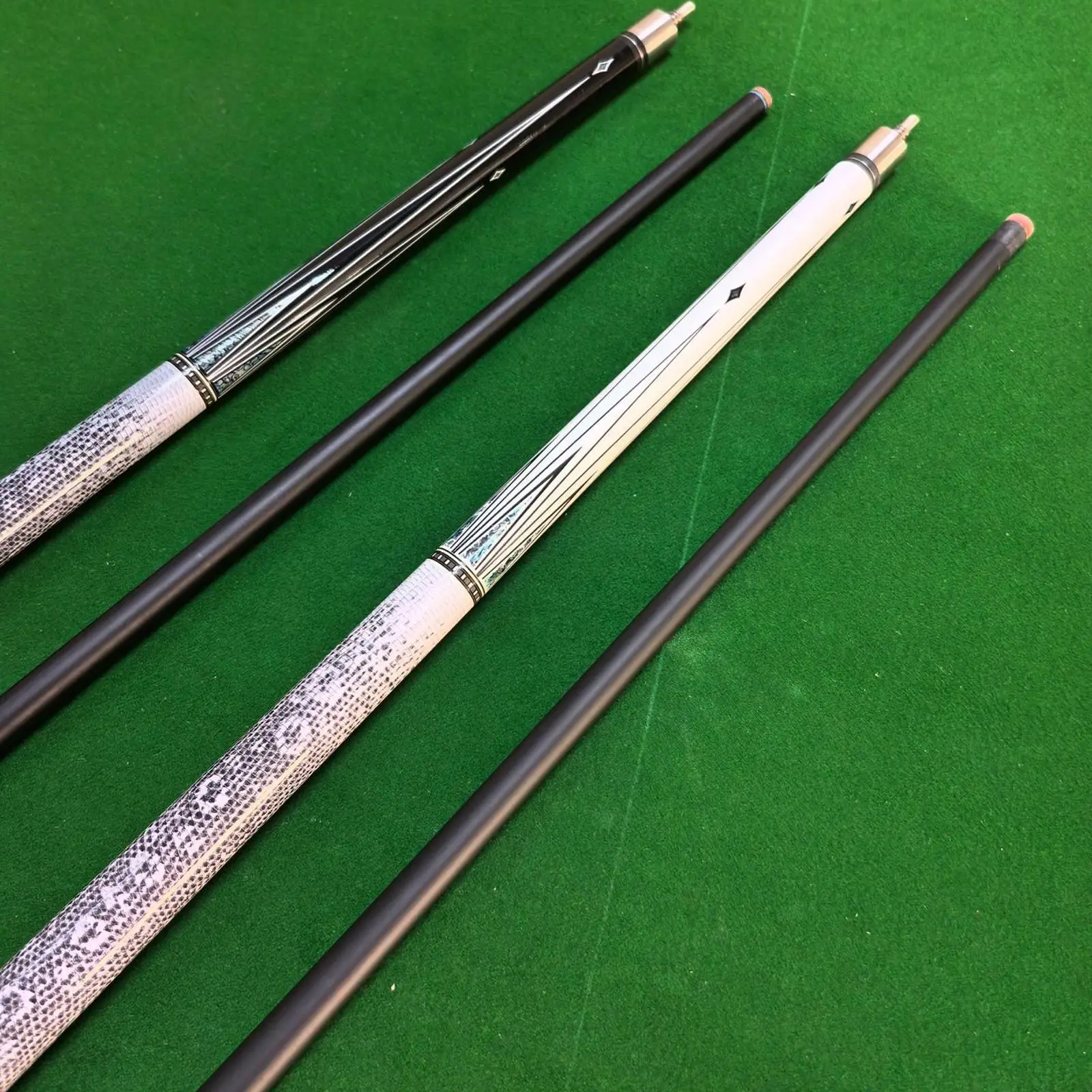 

Billiard Cue Stick Segmented Carbon Fiber Pool Cue Lightweight Two Section for 8 Ball and