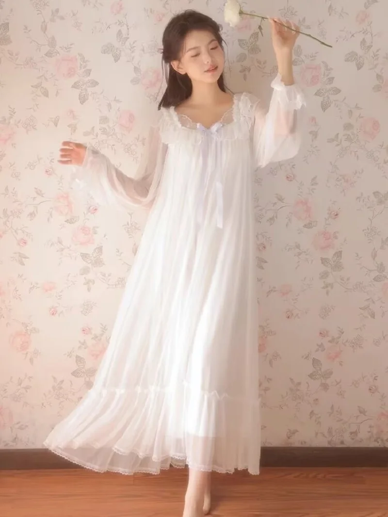 

Women's Nightgown Lace V-neck Long Sleeved Pajamas