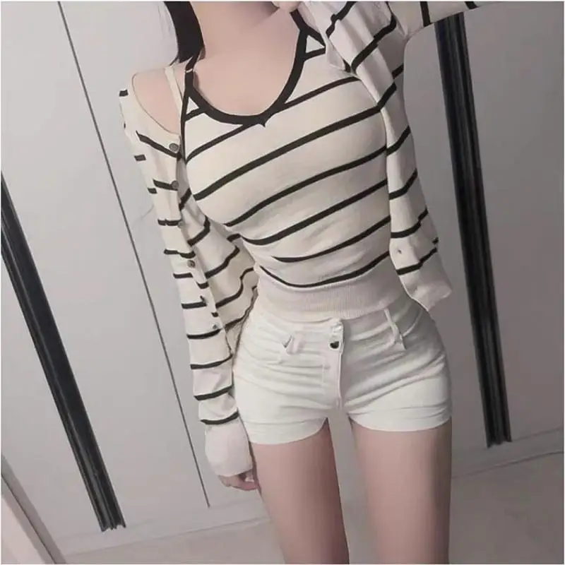 

Dongda Gate New Style Women's Knitted Cardigan Two-Piece Set Sleeveless Crop Top Show Body Long Sleeve Knitted Waistcoat