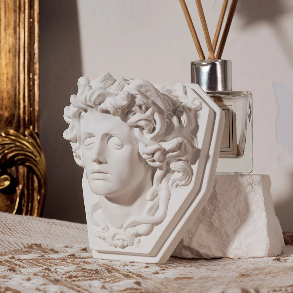 

Greek Mythology Statue Figurine Vintage 3D Relief Head of Medusa Greek Gods Classic Sculpture for Living Room Home Shelf Decor