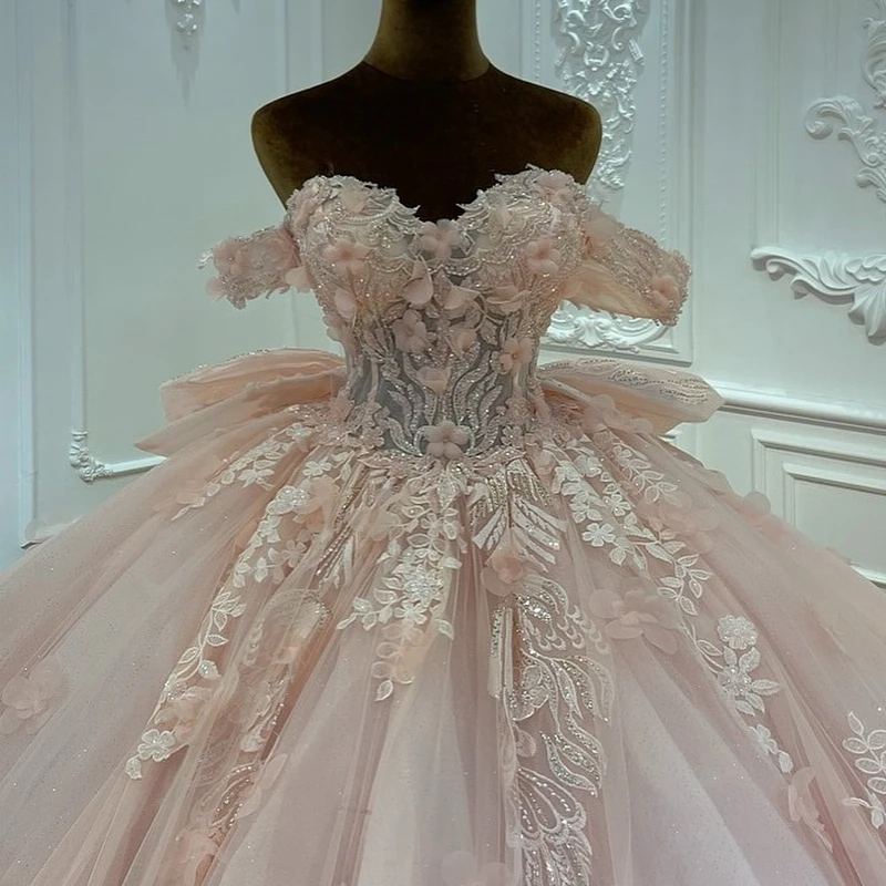 فساتين Quinceanera الوردية ثوب الكرة قبالة الكتف زين زهرة الديكور القوس المتدرج تول مشد حفلة عيد ميلاد الحلو 16 فستان