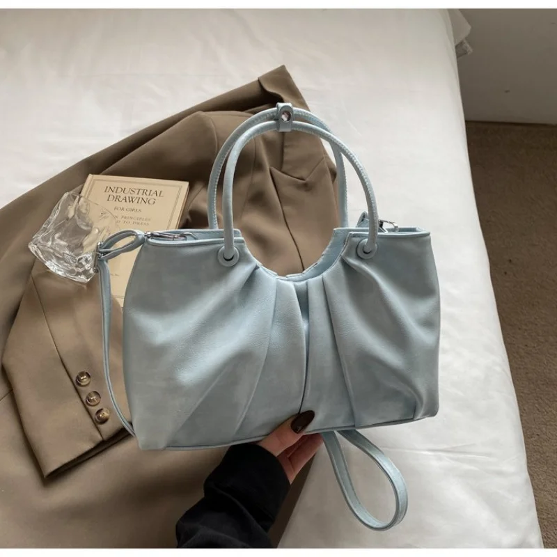 Bolso de mano premium para mujer elaborado en cuero estampado de Brook con un aspecto diario, ligero y limpio, famoso y moderno ​