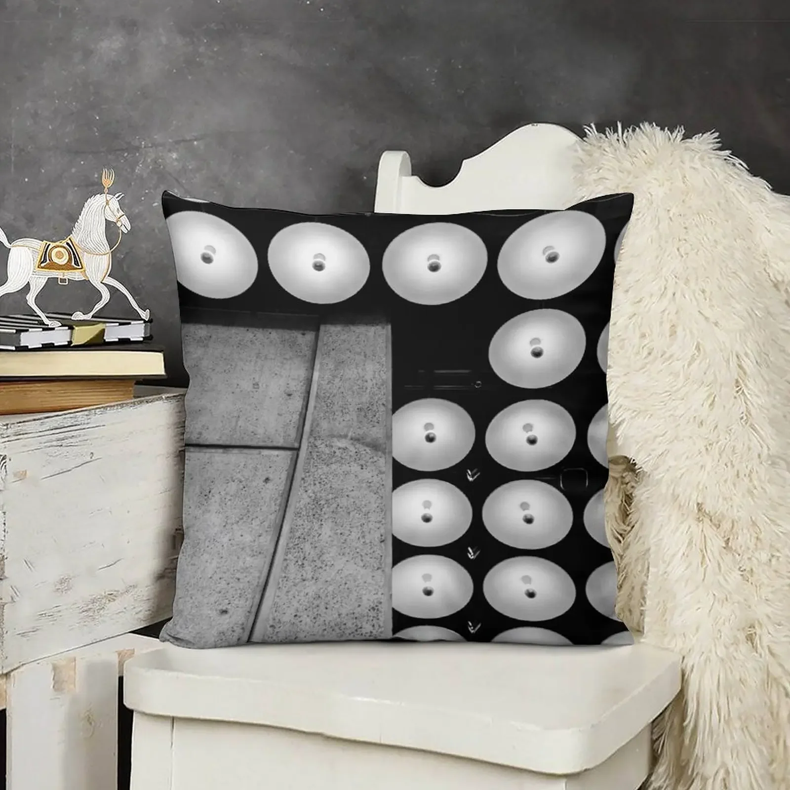 

NYC / Met Breuer II Throw Pillow Pillow Case Christmas Cushion Covers For Living Room Pillowcases Luxury Pillow Case