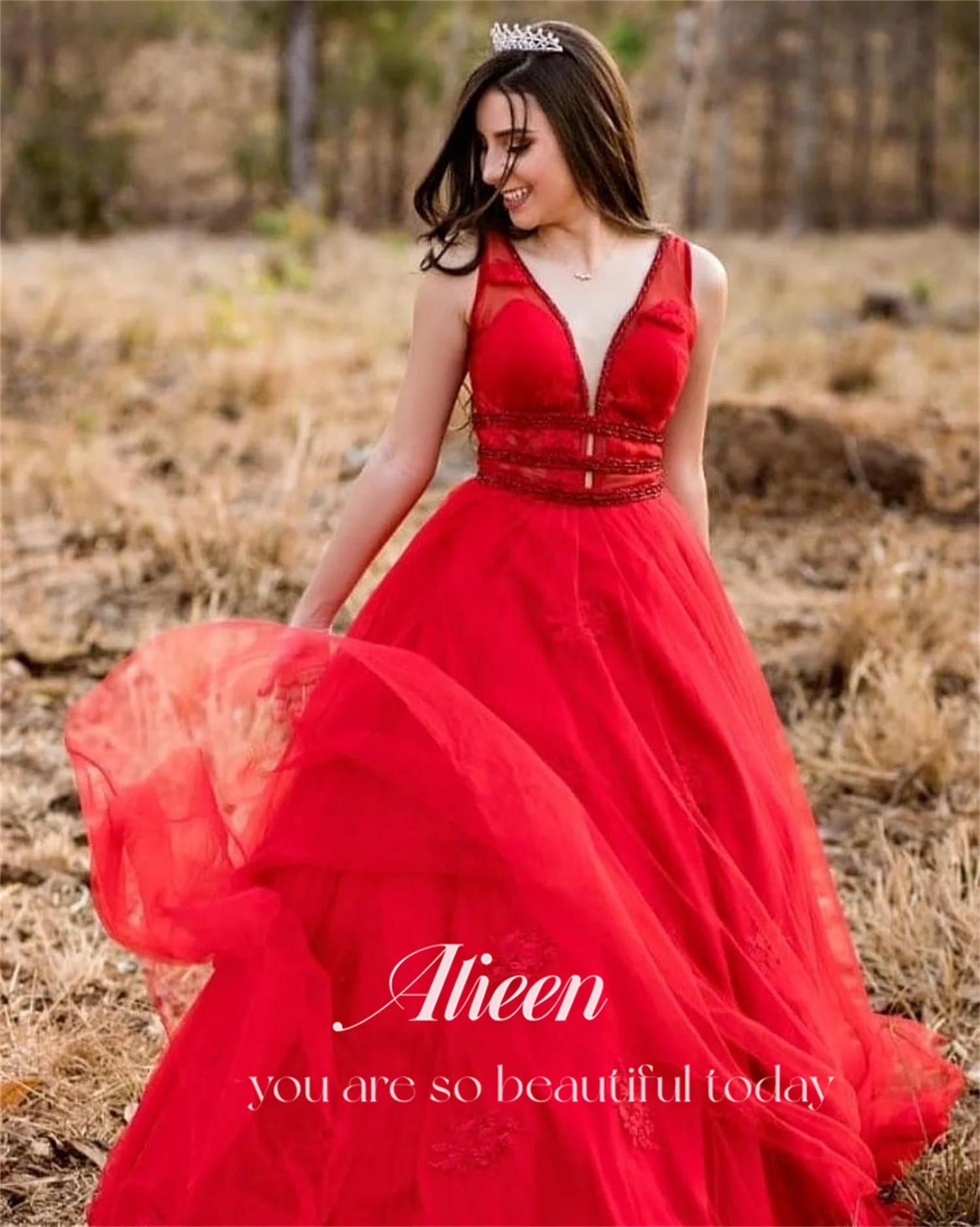 Aileen Rode Avond Luxe Jurk 2024 A-lijn Aangepaste Bruiloft Gast Jurk Vrouwen V-hals Elegante Jurken Saudi Avondjurken Prom