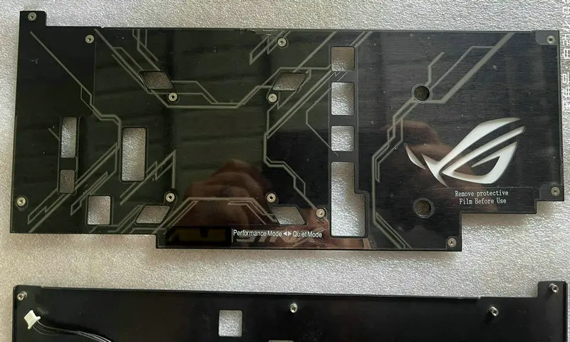 La piastra posteriore per la scheda video ASUS RTX2080ti STRIX