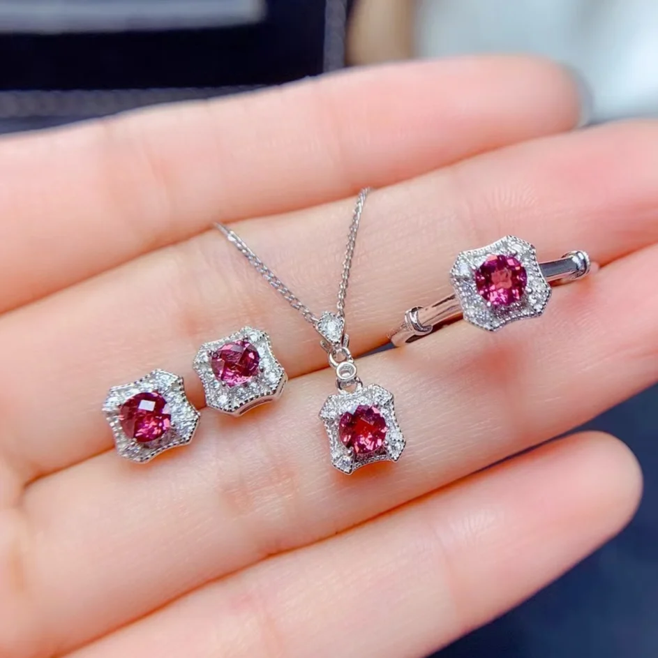 

Fine Jewelry 925 Silver Garnet Jewelry Set 4mm 1.6ct Natural Garnet Ring Earrings and Necklace Pendant with 18K Gold Plating