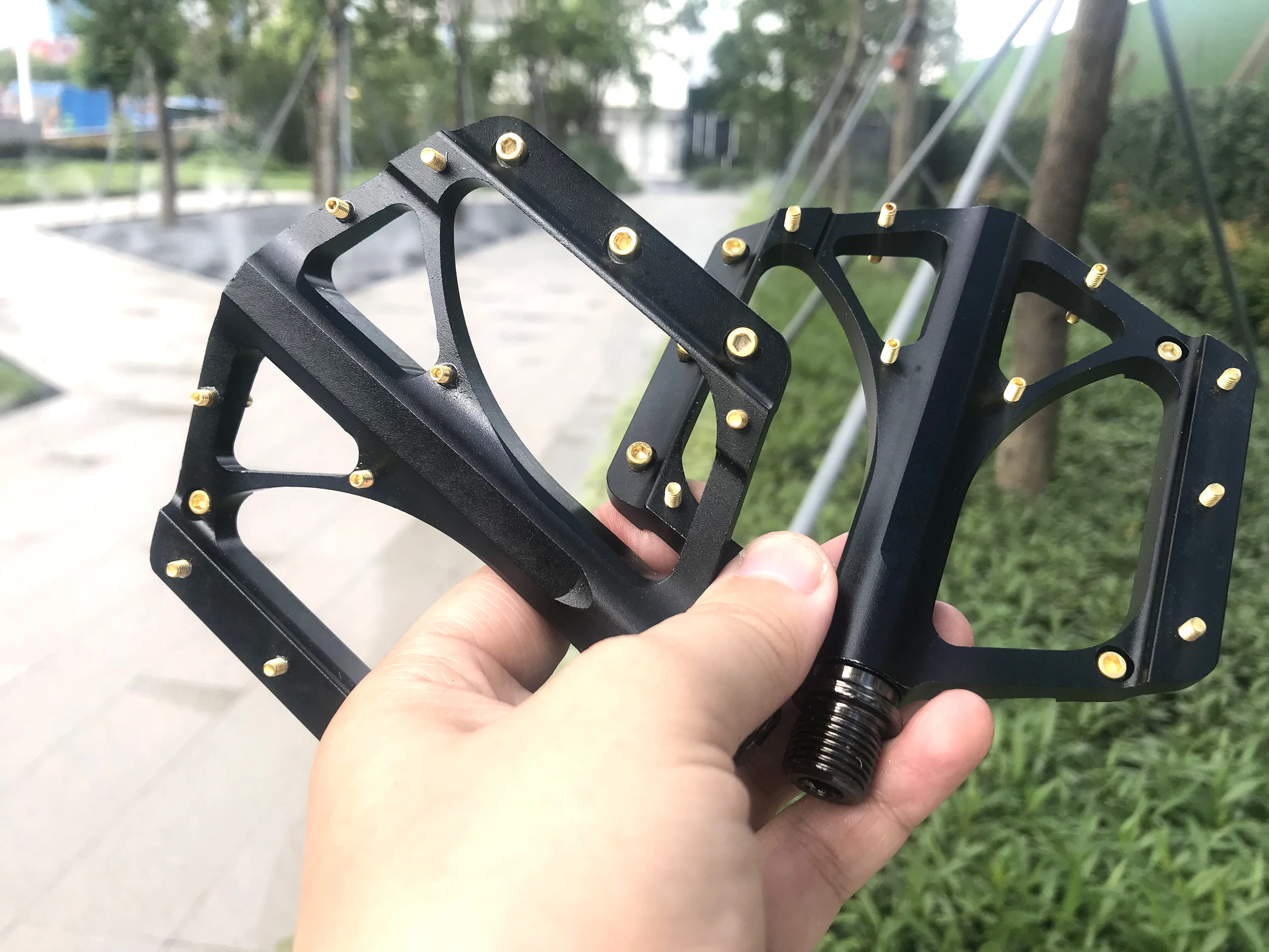

RYET 329g Mountain Bike Pedals Platform Bicycle Flat Alloy 9/16" Sealed Bearings Pedals Non-Slip Alloy Flat MTB Bike Accessories