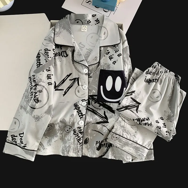 Pajama set with graffiti print, a long-sleeved top and matching pants, comfortable homewear