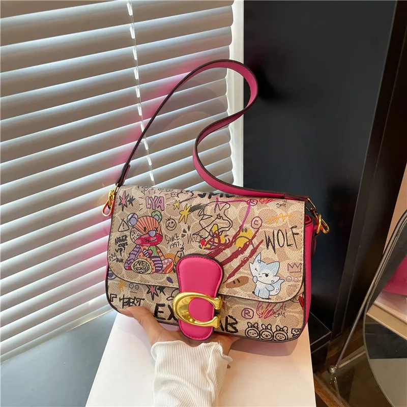 حقيبة جرافيتي على شكل دب على شكل حرف C لعام 2025 - حقيبة كتف صيفية أنيقة تحت الإبط للتجارة الخارجية الأكثر مبيعًا #4