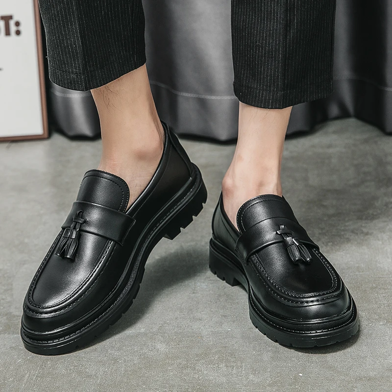 Round headed men's loafers Classic Italian men's style Wedding Party Outdoor Leisure Business Men's Tassel Slip on Shoes