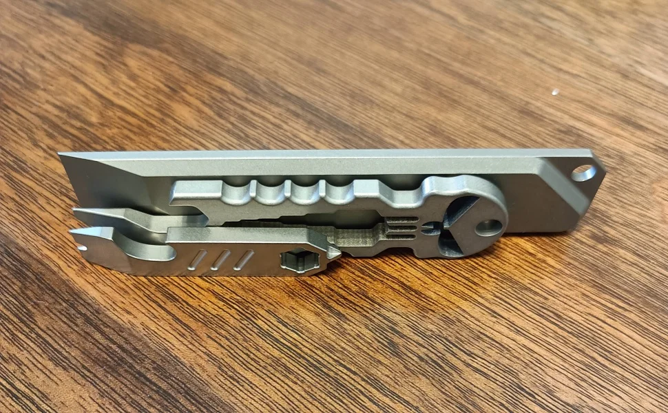 1 Stück Neuer EDC Hebel mit Flaschenöffner-Funktion Outdoor Edelstahl Taktisches Taschen-Multifunktionswerkzeug Skelett-Schlüsselanhänger – Detail 2