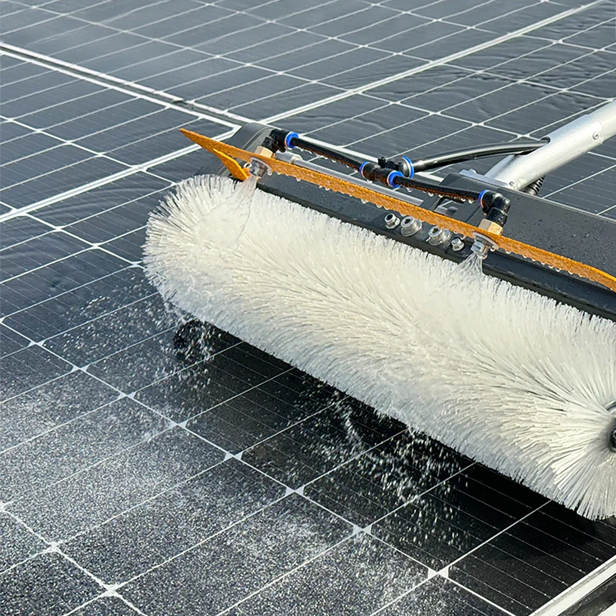 Roller brush photovoltaic panel cleaning tools Solar panel equipment Holding photovoltaic professional electric cleaning machine