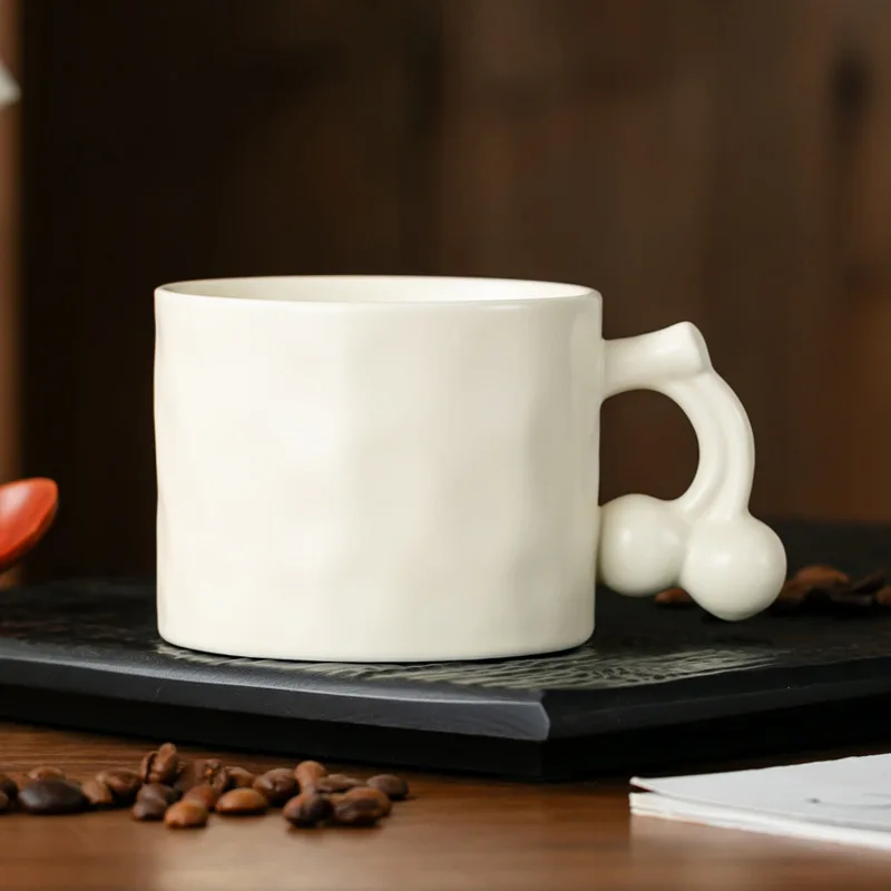 Minimaal ontworpen keramische koffiemok voor koppels met een fraai uiterlijk, hangende oren, mollig en met grote inhoud, ontbijtmok.