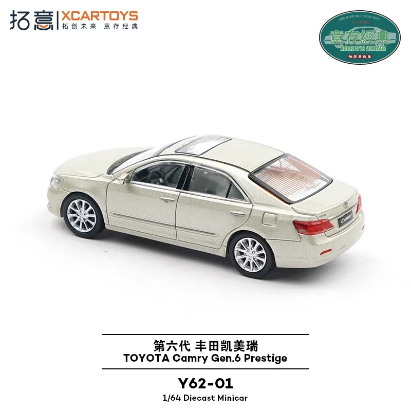 XCARTOYS 1/64 Sixth generation Toyota Camry alloy model, children's collection of decorative toys, holiday gifts for children.