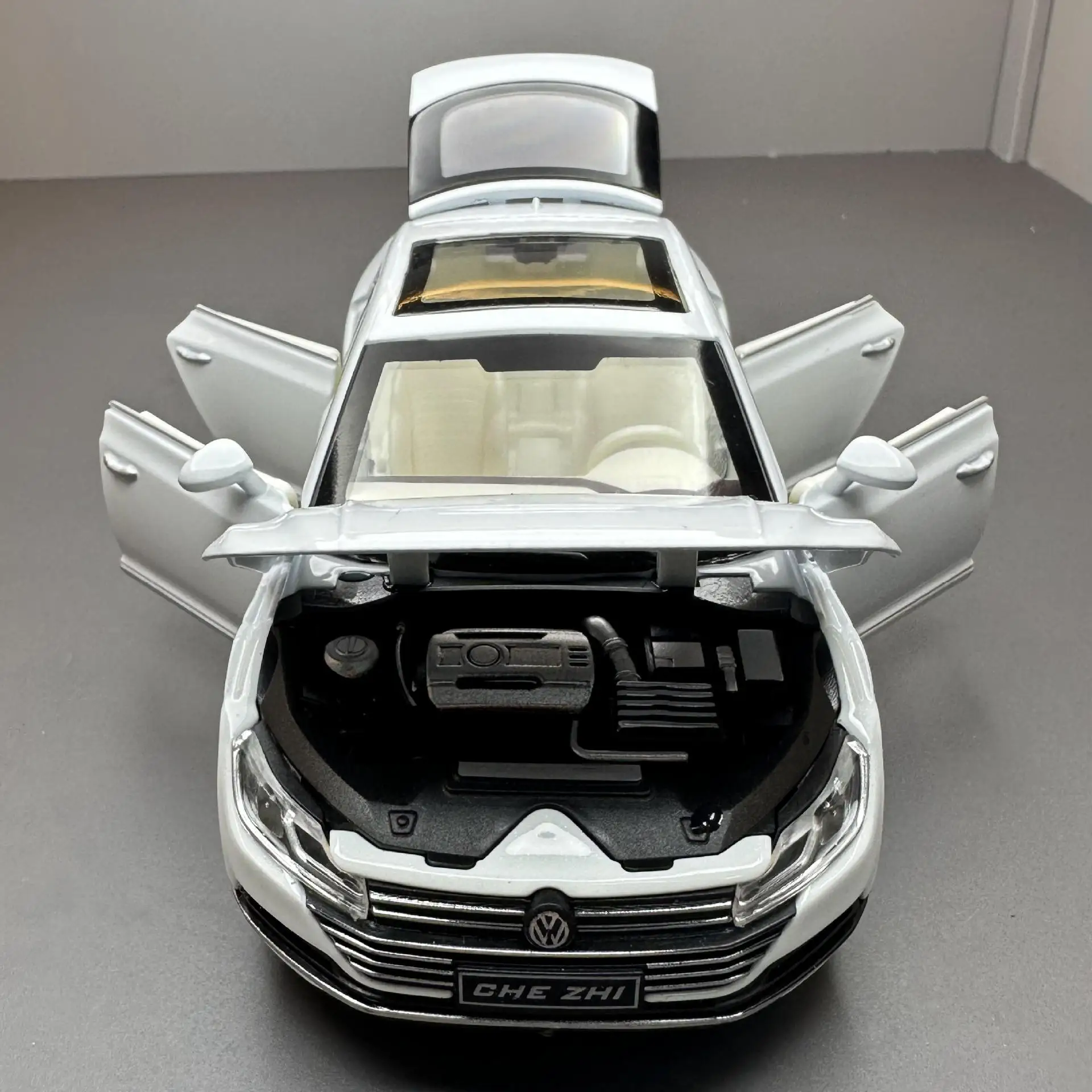 1:32 Volkswagen CC Alloy Toy Car Metal Die-casting Model Sound And Light Pull Back Toy Car Kids Gift Toys For Boys