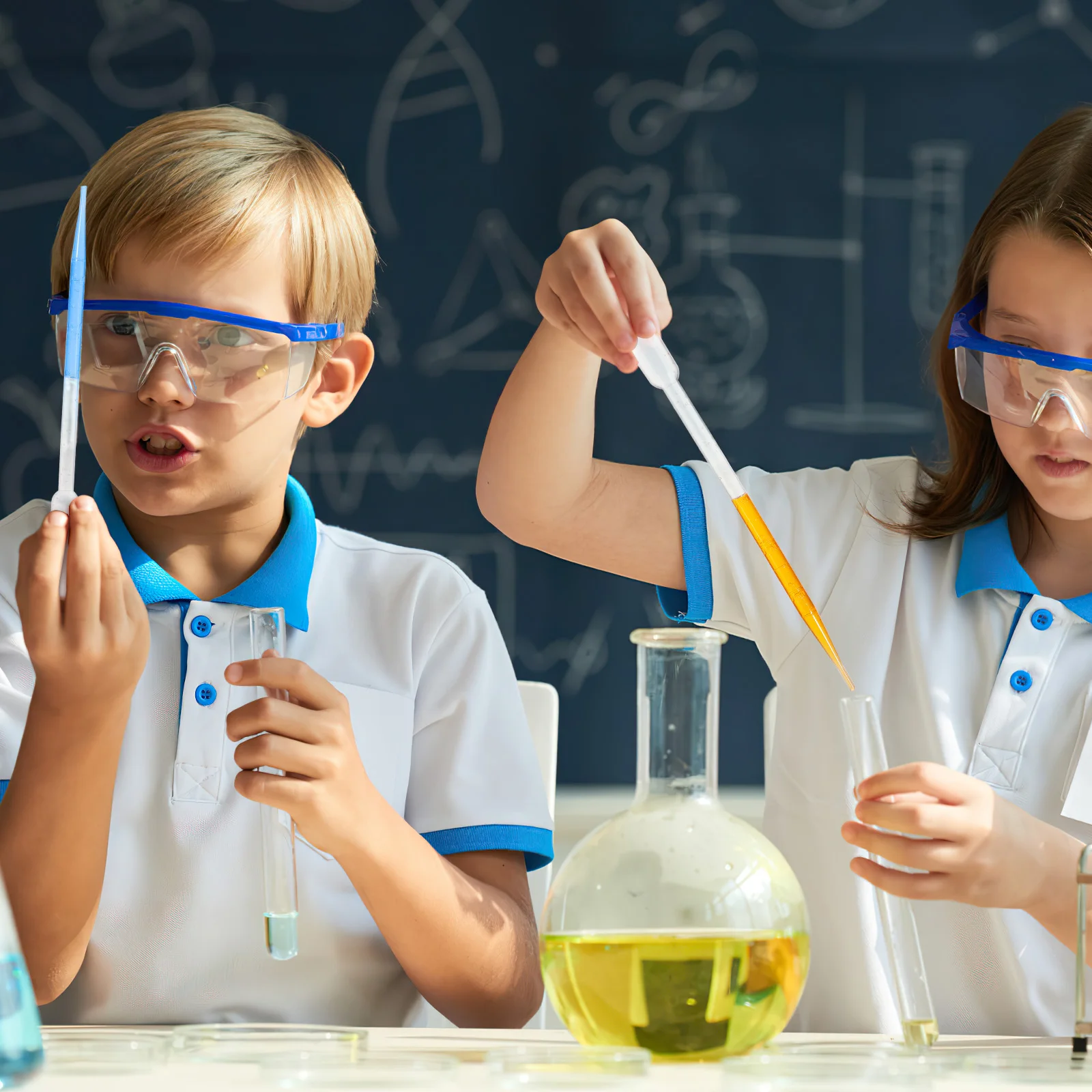 

100pcs Plastic Dropping Pipettes Disposable Transfer Pipettes Calibrated Eye Droppers Laboratory Dropper 5Ml Graduated Clear