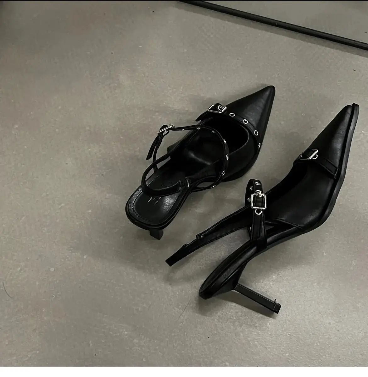 2023 New Spring Fashion Thick Heel Cross Strap Pointed Iow Heel SHallow Mouth One Word Buckle - French Women\'s hoes
