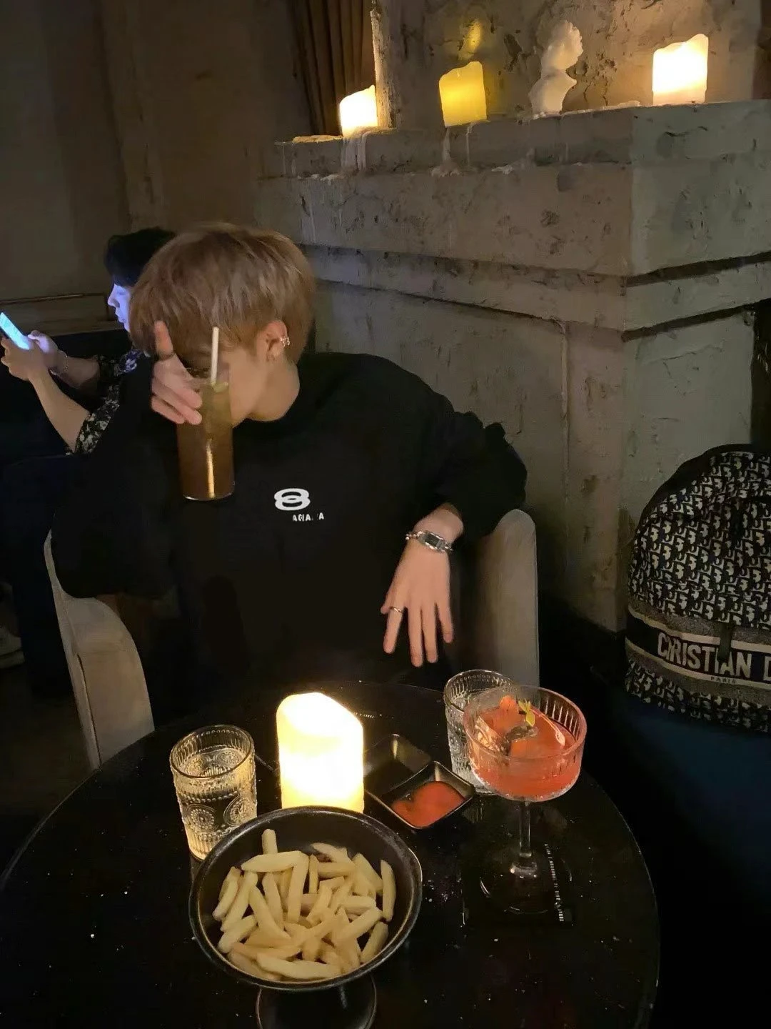 

Оригинальная свободная футболка Sun72bian с двойным кольцевым вышитым узором, длинными рукавами и круглым вырезом, модная и современная.